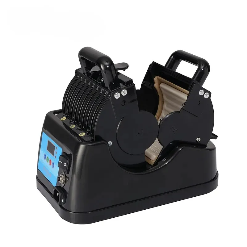 Machine P6100 noir en cours de sublimation sur deux mugs 11oz