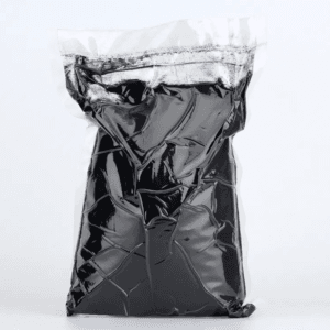 Sachet de 1kg de poudre DTF noire (colle hotmelt) pour impression textile anti-migration sur fond blanc.