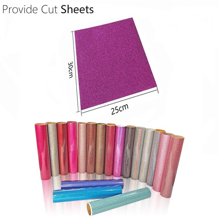 T-shirt avec un logo "Queen" réalisé en flex glitter rose brillant, montrant l'effet accrocheur.