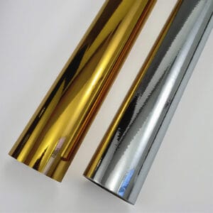 Rouleaux de vinyle adhésif Or et Argent (finitions brillantes et mates) pour la découpe de stickers décoratifs.