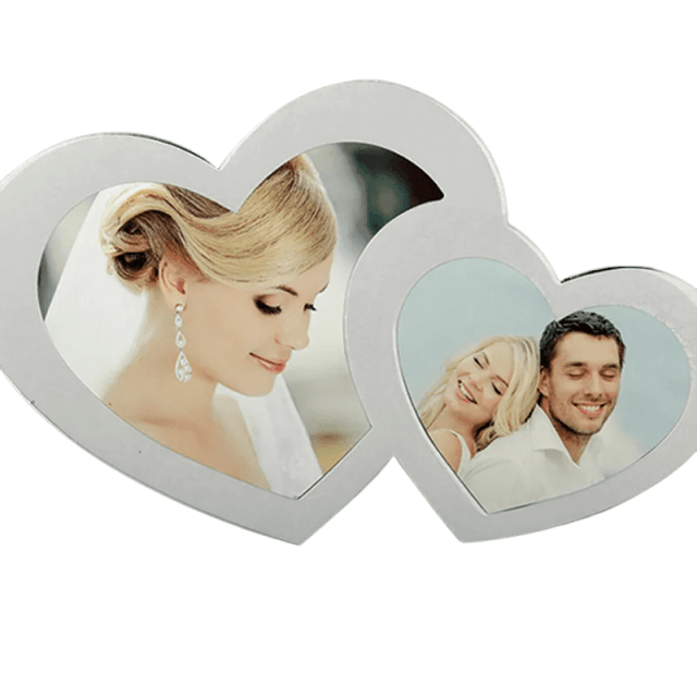 Photo d'un cadre MDF Love avec une photo de couple imprimée.