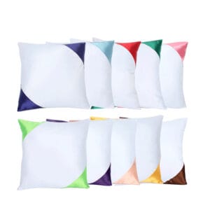 Housse de coussin 40x40 avec design diagonal séparant le daim coloré de la zone blanche en peau de pêche.